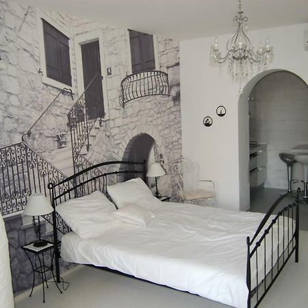 Studio Apartment For 2 Adults And 1 Child Makarska Exterior foto