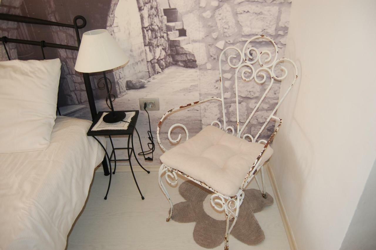 Studio Apartment For 2 Adults And 1 Child Makarska Exterior foto