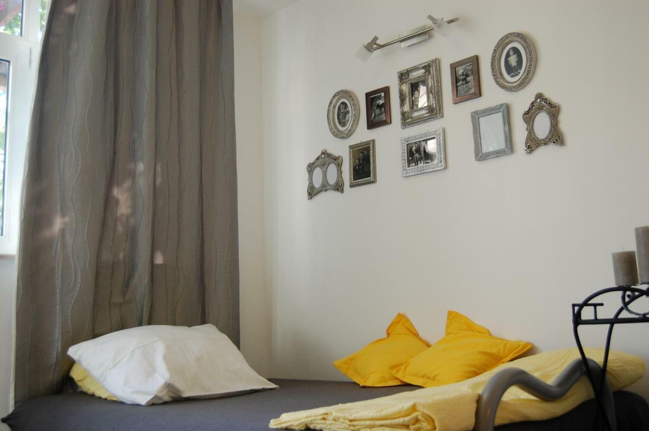 Studio Apartment For 2 Adults And 1 Child Makarska Exterior foto