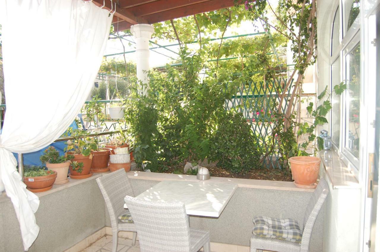 Studio Apartment For 2 Adults And 1 Child Makarska Exterior foto