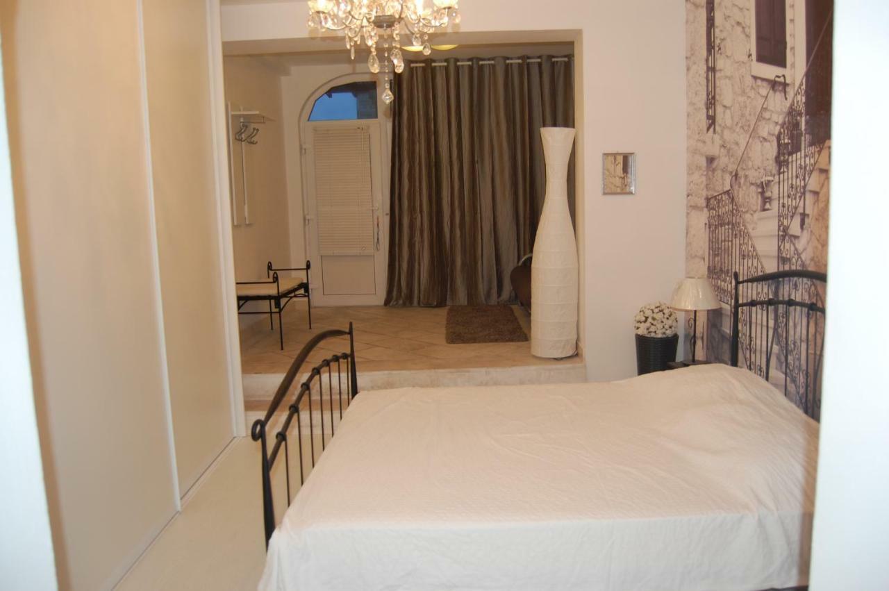 Studio Apartment For 2 Adults And 1 Child Makarska Exterior foto