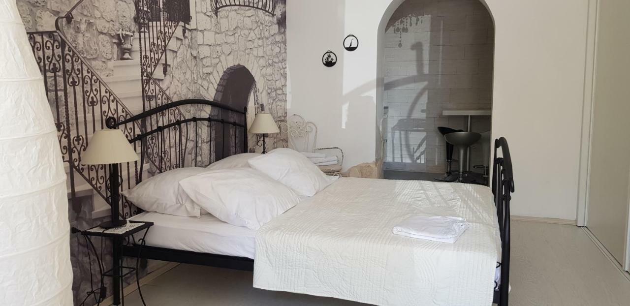 Studio Apartment For 2 Adults And 1 Child Makarska Exterior foto